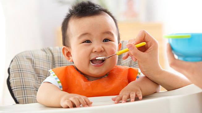 Baby Hunger Cues Signs Your Newborn Or Baby Is Hungry Enfamil